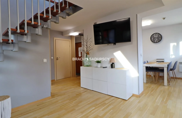 Dwupoziomowy Apartament z Widokiem na Giewont w Kościelisku   

 Oferujemy  na sprzedaż lub na wynajem długoterminowy  przestro
