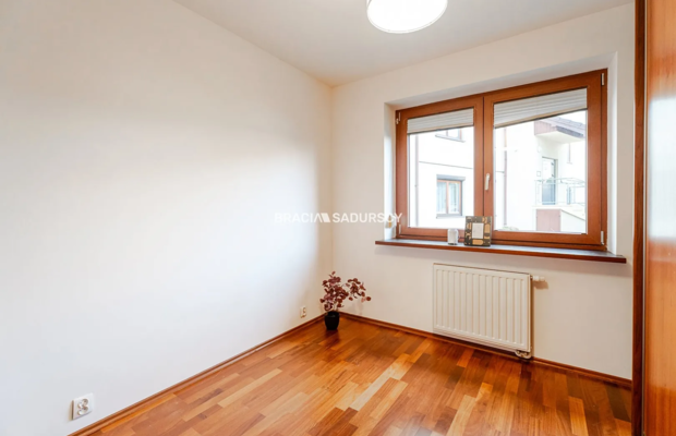 Duże 3 pokoje 79,8 m² | balkon | komórka | garaż | Wierzyńskiego | Kraków   

 Na sprzedaż przestronne mieszkanie 3-pokojowe o 