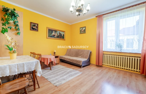 DOM NA SPRZEDAŻ - KRAKÓW, BIEŻANÓW  

 2 niezależne poziomy | ok. 200 m² | 14 arów działki | podpiwniczenie | 2 garaże 

  Dom 