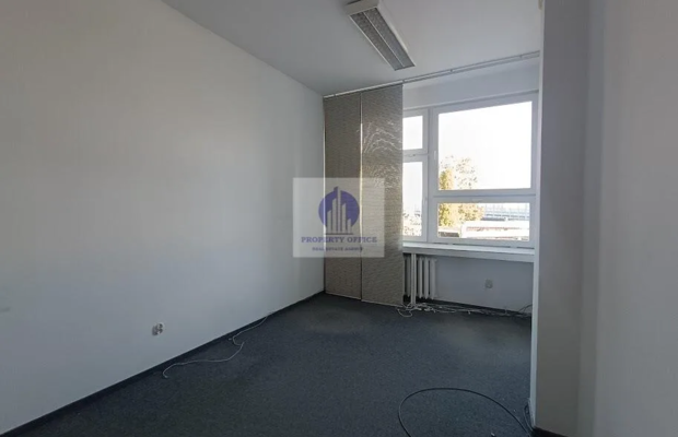 Włochy: lokal biurowy 17,60m2 do wynajęcia