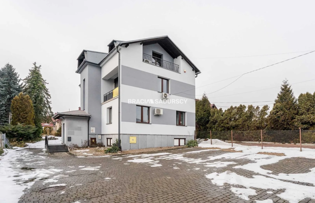 Przestronny lokal usługowy 270 m² – Zakopiańska