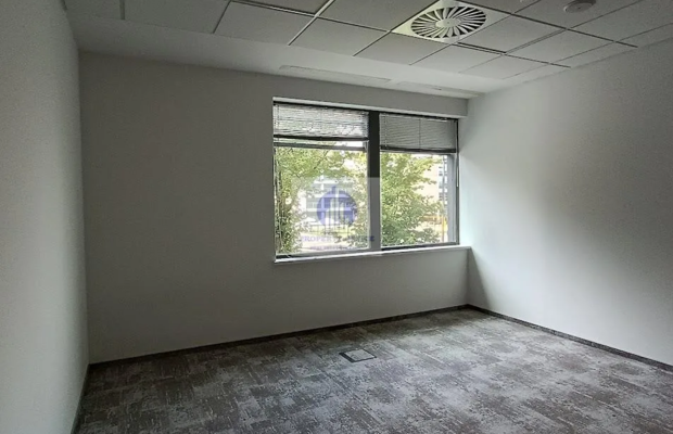 Mokotów: lokal biurowo-usługowy 459 m2 do wynajęcia