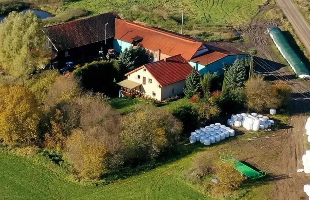 Gospodarstwo rolne-47 ha, budynki gospodarcze, dom, maszyny, las