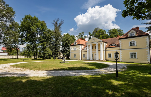 Historyczny Pałac w Radoszewnicy