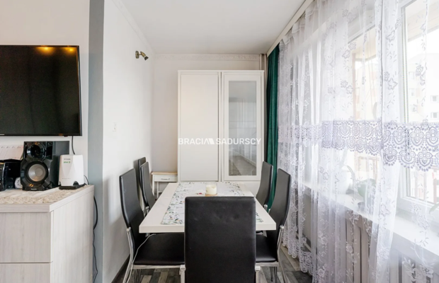 3 pok/ duży balkon/ winda/ ul. Walerego Sławka.