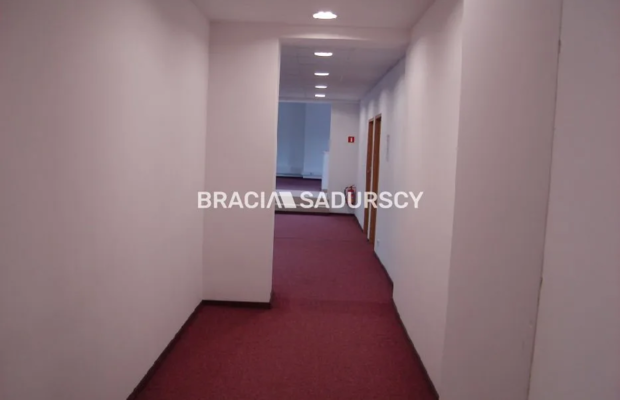 *Zdjęcia należą do właściciela oferty.    
     
Powierzchnie biurowe do wynajęcia w bardzo dobrym, ruchliwym miejscu w Krakowi