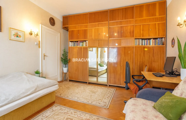 102m2, ścisłe Centrum, klimatycznie w kamienicy