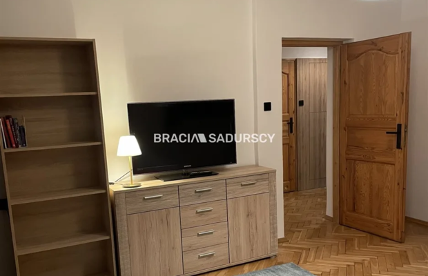 Nowa Huta, os. Spółdzielcze. Mieszkanie 2 pokojowe z osobną kuchnią i balkonem - 51,59 m 2 .  

 Mieszkanie usytuowane na 2 pię