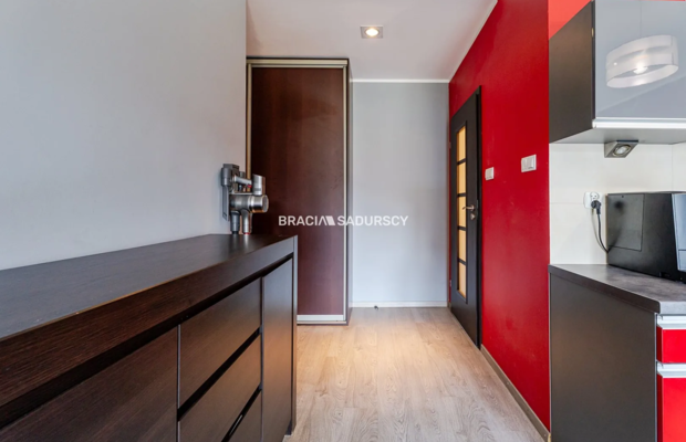 Obozowa/Ruczaj/1. piętro, winda, duży balkon
