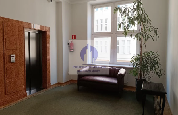 Śródmieście: lokal biurowy 15,37m2 do wynajęcia