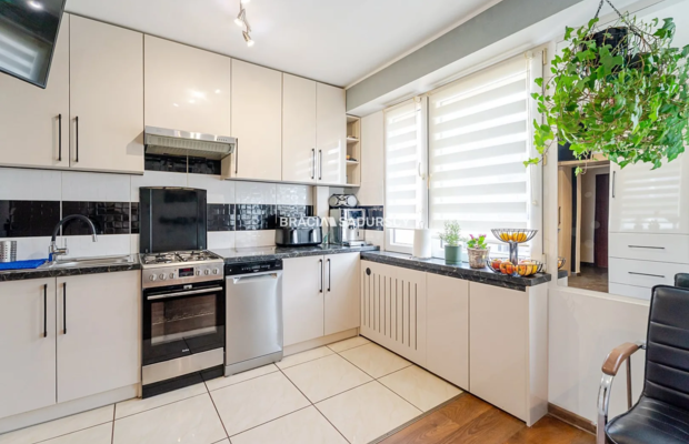 3 pok/ duży balkon/ winda/ ul. Walerego Sławka.