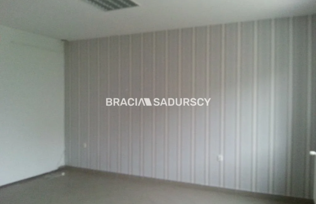 *Zdjęcia należą do właściciela oferty.  
 
Polecamy do wynajęcia lokal o powierzchni 265 m2, usytuowany na I piętrze budynku pr