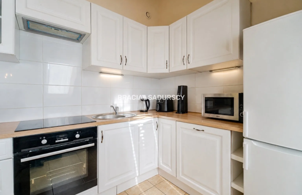 2-pok, 48 m² (ok. 60 m² po podłodze), balkon