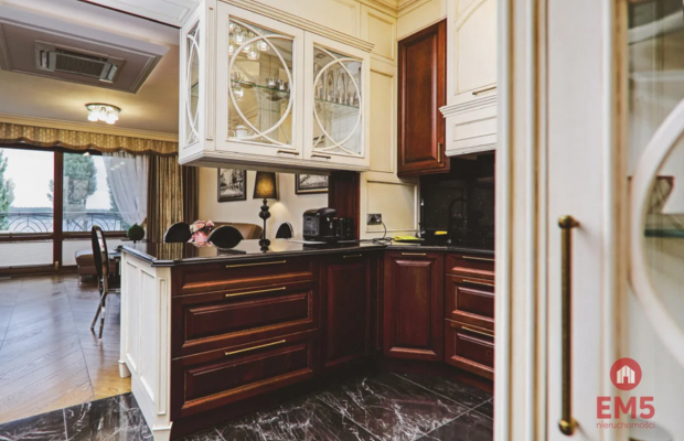 Dwupoziomowy Apartament z Panoramą na Jezioro