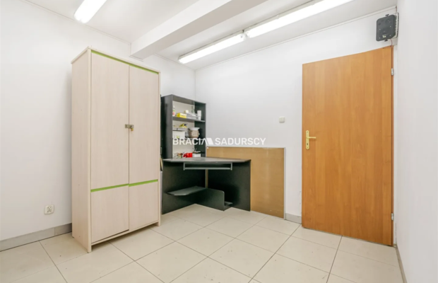lokal 76m2, Kremerowska przy Karmelickiej 
