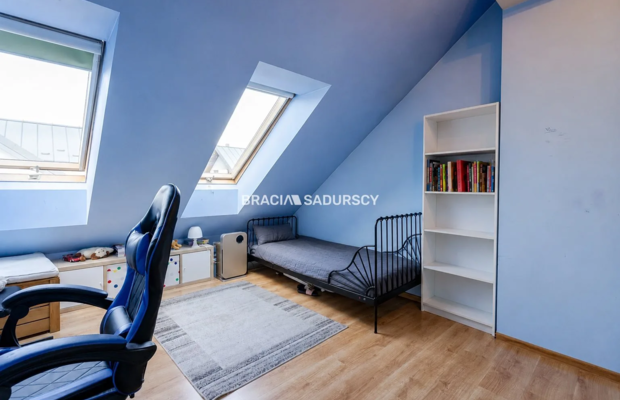 2-pok, 48 m² (ok. 60 m² po podłodze), balkon