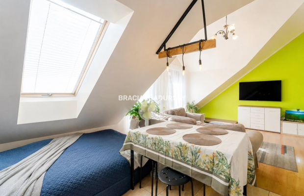 2-pok, 48 m² (ok. 60 m² po podłodze), balkon