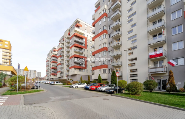 3 pok z osobną kuchnią - 29 Listopada.