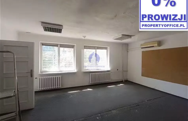 Włochy: lokal biurowy 37,60 m2 do wynajęcia