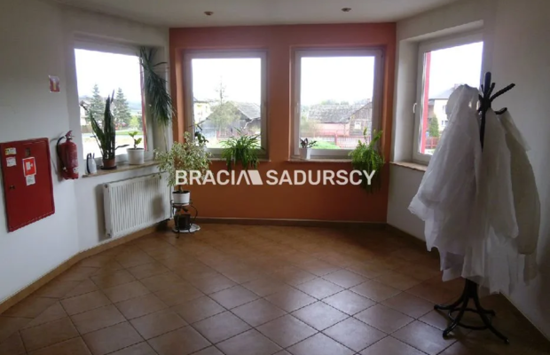 *Zdjęcia należą do właściciela oferty.     
 
Okolice Myślenic    

   Do wynajęcia hala produkcyjno-biurowa z 2004 roku    

 