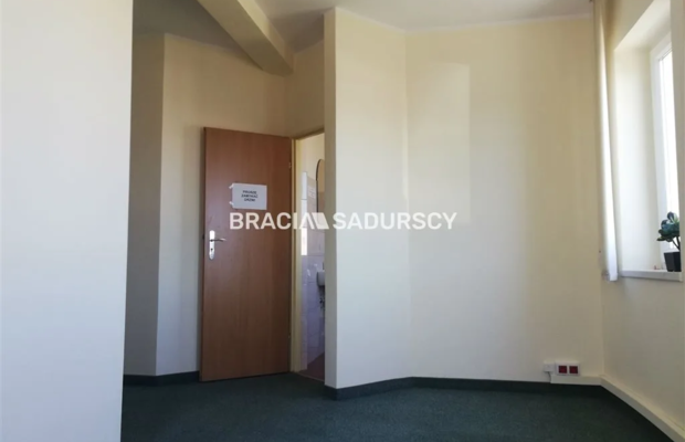 *Zdjęcia należą do właściciela oferty.   

   
Powierzchnie biurowe znajdują się na I piętrze budynku 
(łączna powierzchnia - o