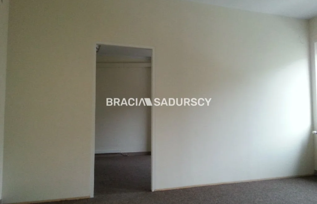 *Zdjęcia należą do właściciela oferty.  
 
Polecamy do wynajęcia lokal o powierzchni 265 m2, usytuowany na I piętrze budynku pr