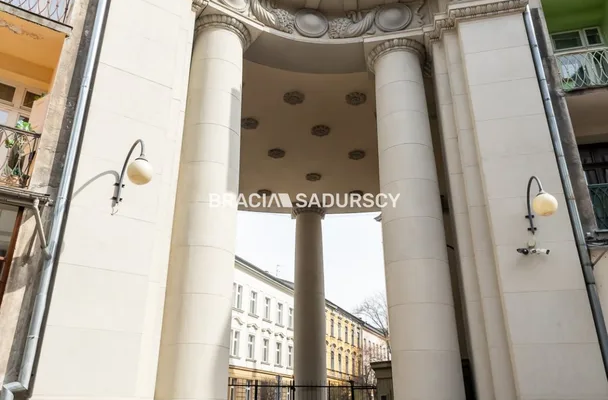 Lokalizacja z oknami na ulice Starego Miasta.