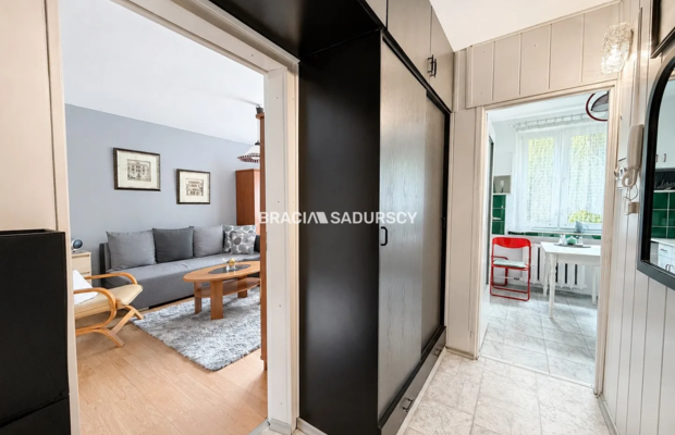 Kawalerka z osobną kuchnią, 37 m², balkon