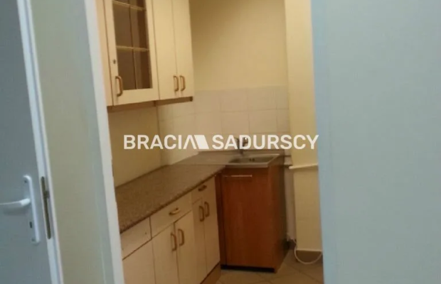 *Zdjęcia należą do właściciela oferty.  
 
Polecamy do wynajęcia lokal o powierzchni 265 m2, usytuowany na I piętrze budynku pr