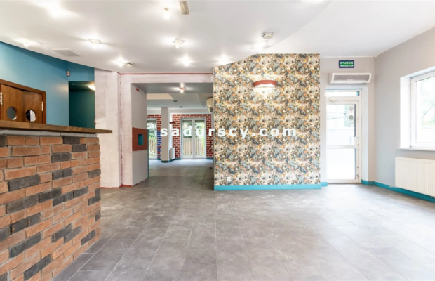 Piękny lokal użytkowy   106m 2  z małym ogródkiem,   na parterze   w Piasecznie / Nowej Iwicznej, z trzema własnymi miejscami p