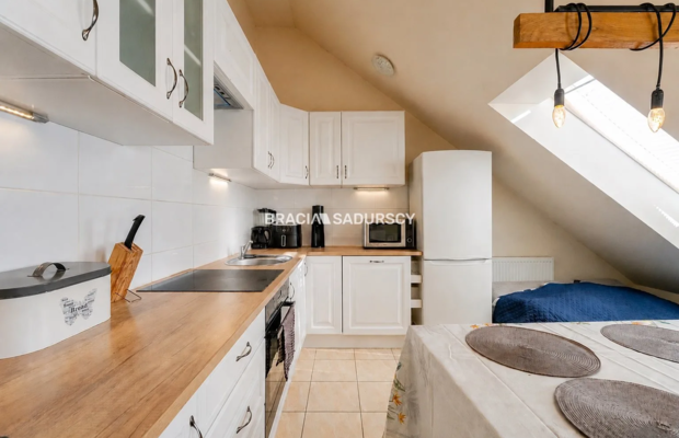 2-pok, 48 m² (ok. 60 m² po podłodze), balkon