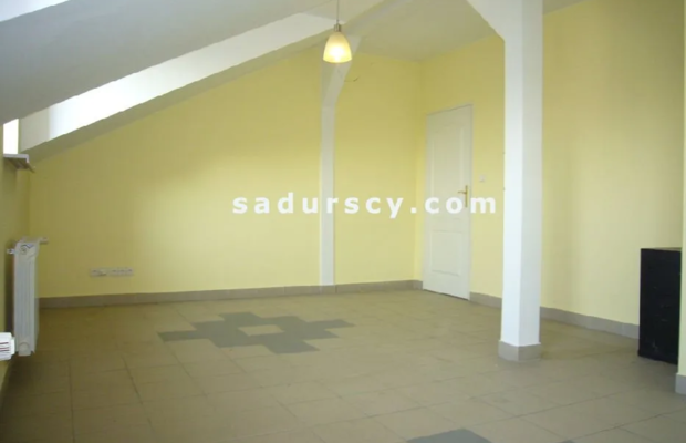 Lokal biurowo-usługowy     80 m 2      w centrum Piaseczna na III piętrze w budynku usługowo-biurowym w ciągu handlowo-usługowy