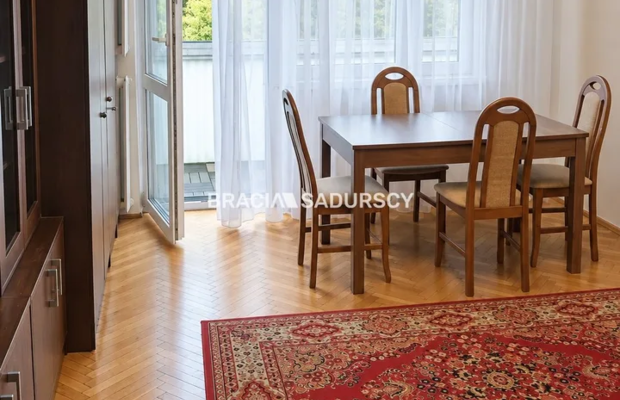 Mieszkanie 48 m² Nowa Huta - os. Zgody  
 

 Do wynajęcia przestronne, funkcjonalne, dwupokojowe mieszkanie z dwoma balkonami o