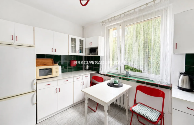Kawalerka z osobną kuchnią, 37 m², balkon