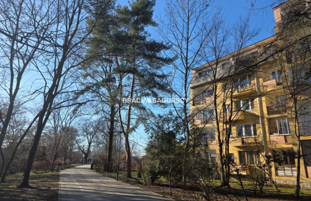 Dwupokojowe jasne mieszkanie w centrum.