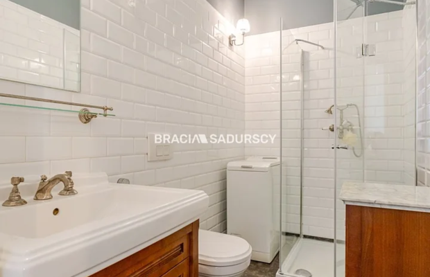 Dwupokojowy apartament z historycznym charakterem