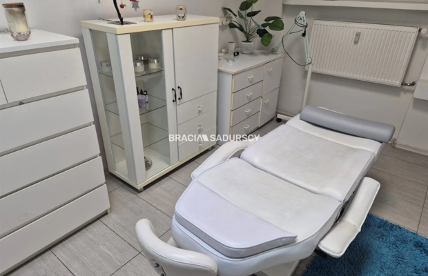 Działający fryzjer odstąpi lokal 64m2