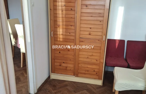 2-pok, ul. Królewska, parking dla mieszkańców