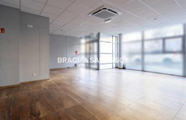 Lokal 135m2 front parter Kurdwanów