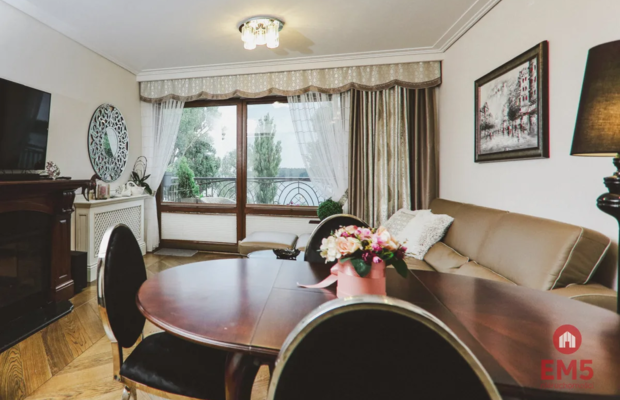 Dwupoziomowy Apartament z Panoramą na Jezioro