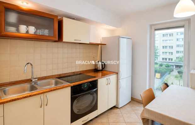 2 pok (oddzielne) 34m2  blisko centrum z garażem