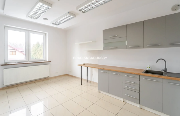 Przestronny lokal usługowy 270 m² – Zakopiańska