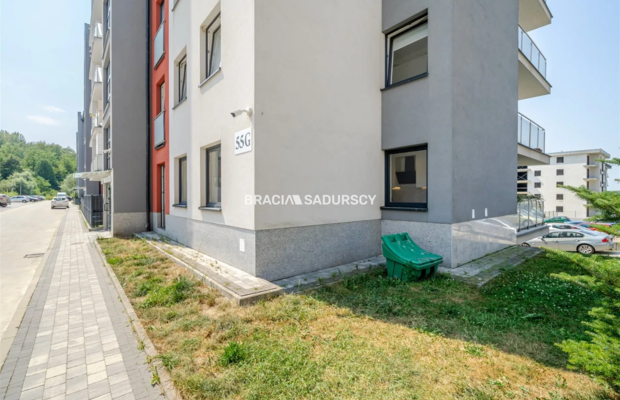 Bochnia, 2-pokojowe mieszkanie o powierzchni 37 m² wraz z miejscem postojowym i komórką lokatorską. 
Mieszkanie położone na par