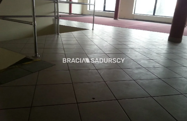 *Zdjęcia należą do właściciela oferty.  
 
Polecamy do wynajęcia lokal o powierzchni 265 m2, usytuowany na I piętrze budynku pr