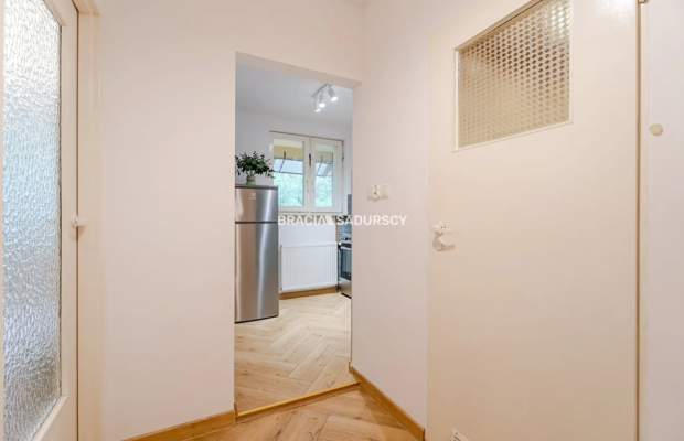 Duży pokój | Osobna kuchnia | Winda 