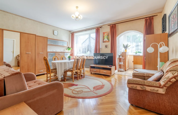 DOM NA SPRZEDAŻ - KRAKÓW, BIEŻANÓW  

 2 niezależne poziomy | ok. 200 m² | 14 arów działki | podpiwniczenie | 2 garaże 

  Dom 