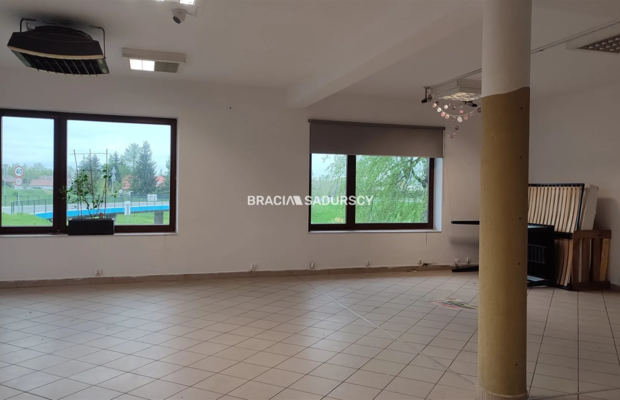 Lokal do wynajęcia w Centrum miejscowości Radziszów.   
Mam przyjemność zaoferować Państwu lokal do wynajęcia  o powierzchni 10