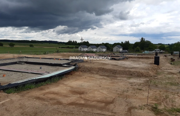 pozwolenie na 12 domów, fundamenty, media, MNIKÓW