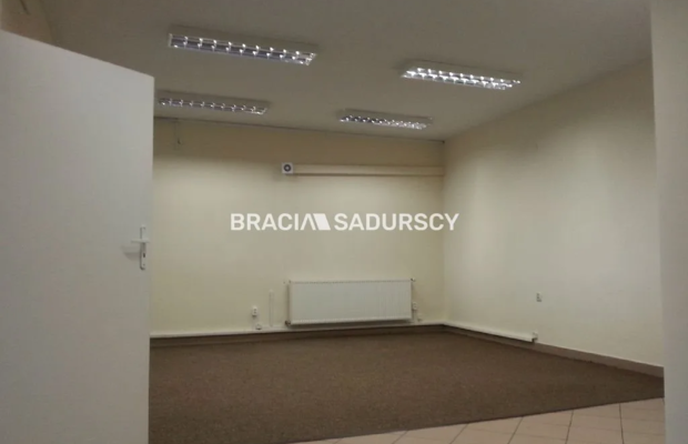 *Zdjęcia należą do właściciela oferty.  
 
Polecamy do wynajęcia lokal o powierzchni 265 m2, usytuowany na I piętrze budynku pr