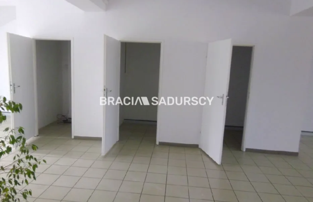 *Zdjęcia należą do właściciela oferty.   
 
Polecamy do wynajęcia atrakcyjne piętro leżące na II piętrze biurowca o powierzchni